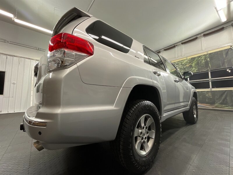 2013 Toyota 4Runner SR5 4x4 / 3RD ROW SE   - Photo 11 - Gladstone, OR 97027