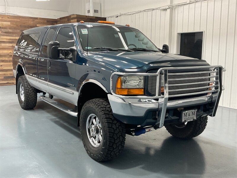 1999 Ford F-250 Super Duty XLT 4X4 / 7.3L DIESEL /LIFTED/117K MILE  / ZERO RUST - Photo 2 - Gladstone, OR 97027