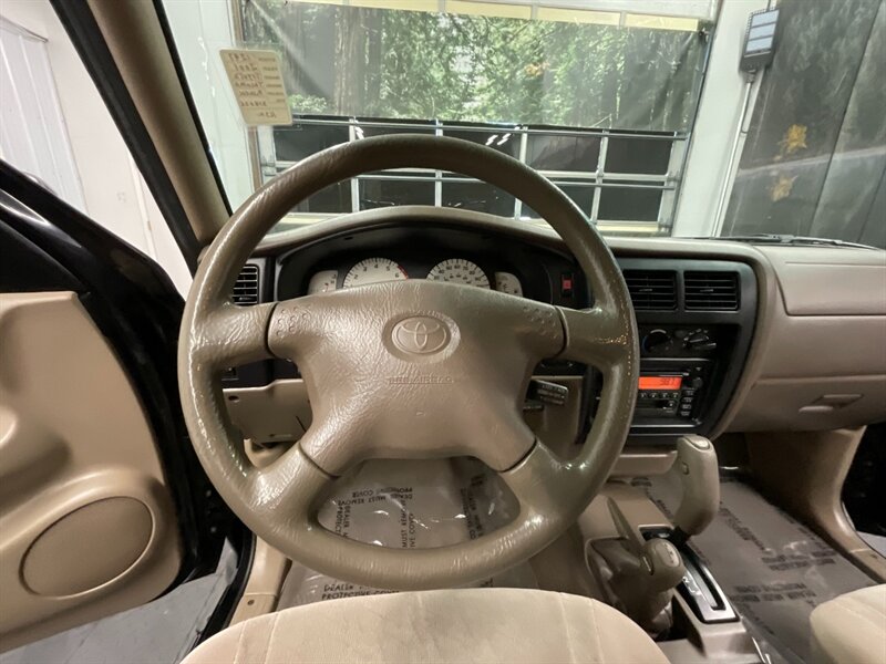 2001 Toyota Tacoma SR5 V6  Double Cab 4X4 / 1-OWNER / LIFTED LIFTED  NEW LIFT w/ NEW 33 " BF GOODRICH TIRES & 17 " OEM TRD WHEELS / TIMING BELT DONE / RUST FREE - Photo 20 - Gladstone, OR 97027