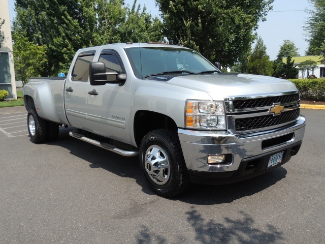 2011 Chevrolet Silverado 3500 LT / 4X4 / Duramax Diesel / DUALLY / Rear DVD