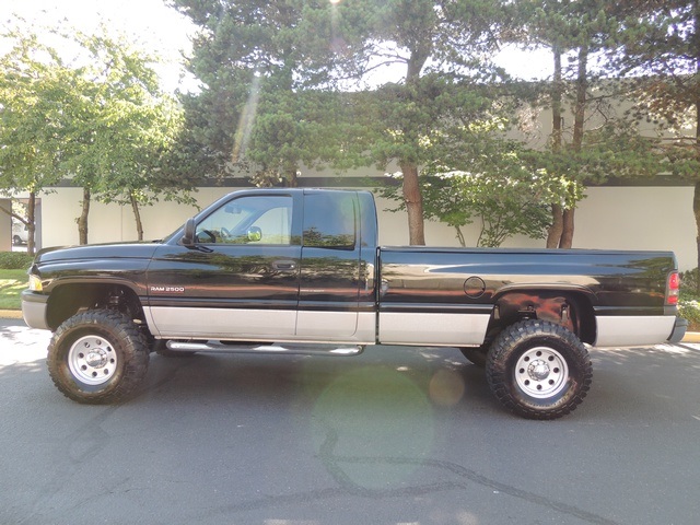 1999 Dodge Ram 2500 ST/ 4WD/ 5.9L Cummins Diesel/ 5-Speed Manual   - Photo 3 - Portland, OR 97217