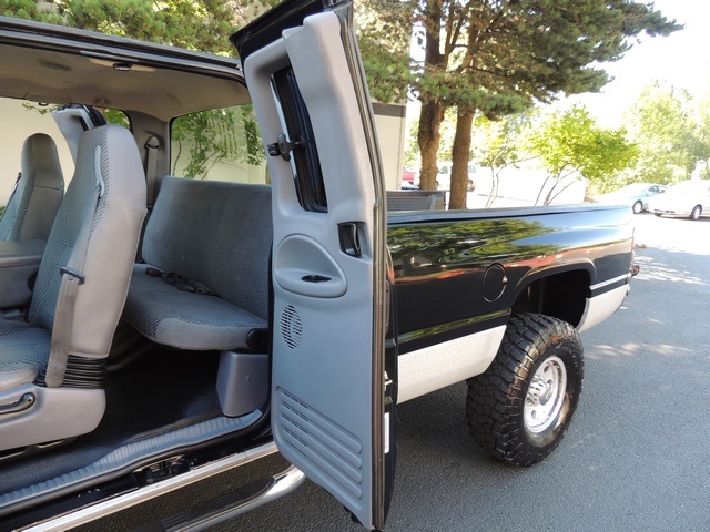 1999 Dodge Ram 2500 ST/ 4WD/ 5.9L Cummins Diesel/ 5-Speed Manual   - Photo 23 - Portland, OR 97217