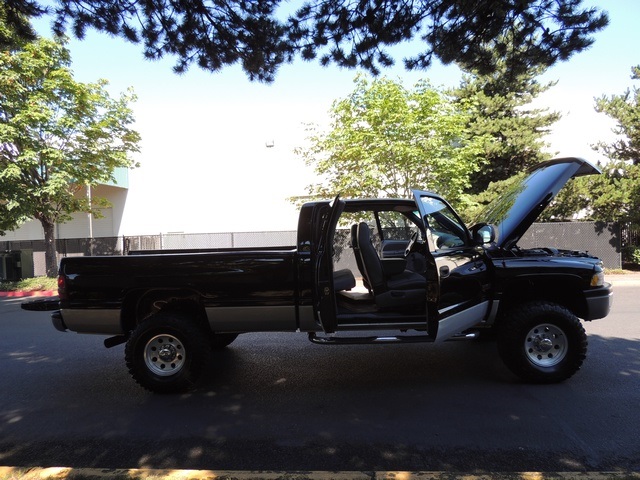 1999 Dodge Ram 2500 ST/ 4WD/ 5.9L Cummins Diesel/ 5-Speed Manual   - Photo 17 - Portland, OR 97217