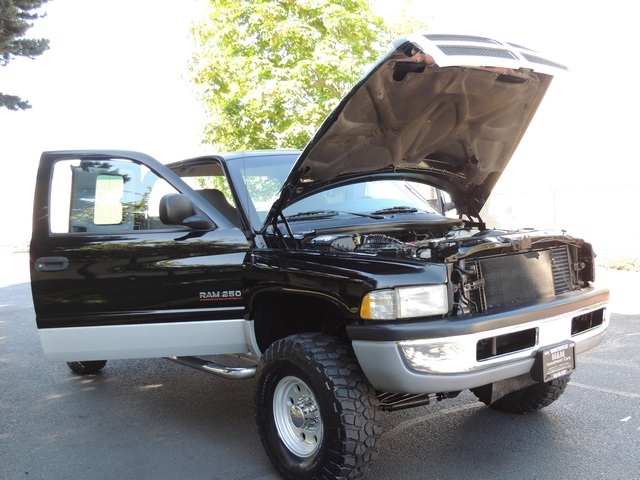 1999 Dodge Ram 2500 ST/ 4WD/ 5.9L Cummins Diesel/ 5-Speed Manual   - Photo 18 - Portland, OR 97217