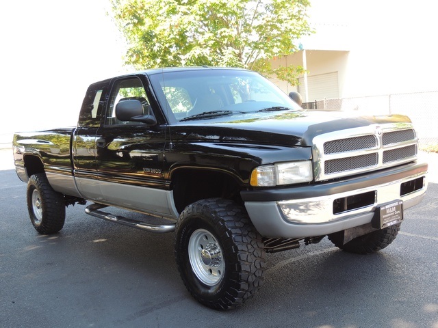 1999 Dodge Ram 2500 ST/ 4WD/ 5.9L Cummins Diesel/ 5-Speed Manual   - Photo 2 - Portland, OR 97217