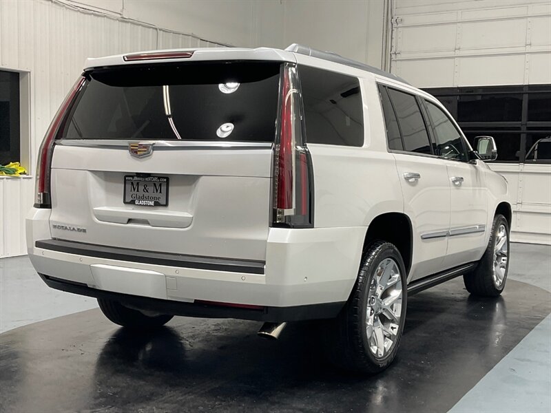 2017 Cadillac Escalade Premium Luxury 4X4 / 6.2L V8 / LOADED / 62K MILES   - Photo 8 - Gladstone, OR 97027