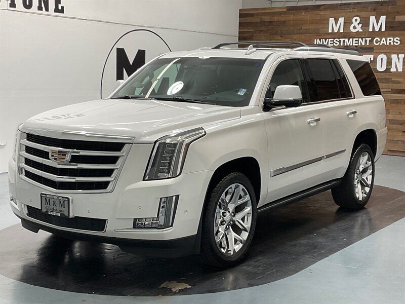 2017 Cadillac Escalade Premium Luxury 4X4 / 6.2L V8 / LOADED / 62K MILES   - Photo 1 - Gladstone, OR 97027