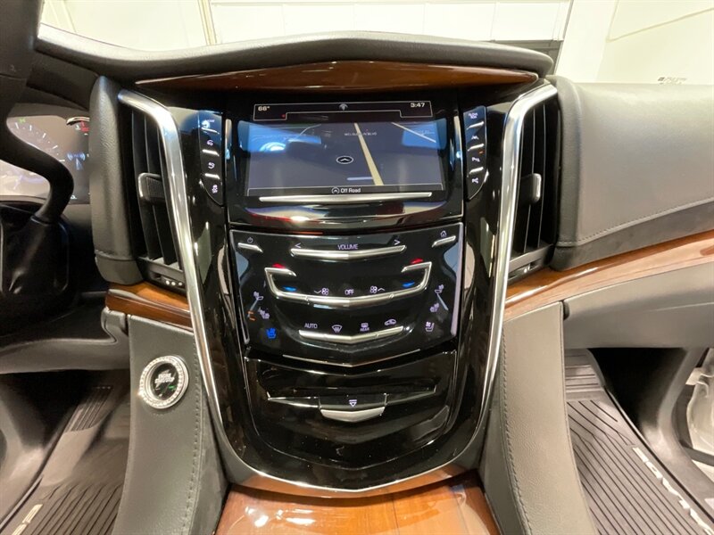 2017 Cadillac Escalade Premium Luxury 4X4 / 6.2L V8 / LOADED / 62K MILES   - Photo 18 - Gladstone, OR 97027