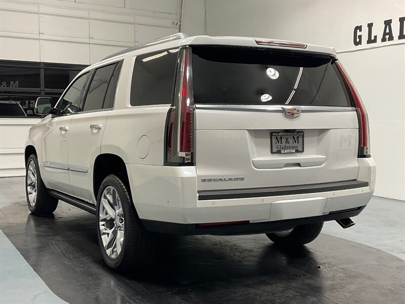 2017 Cadillac Escalade Premium Luxury 4X4 / 6.2L V8 / LOADED / 62K MILES   - Photo 7 - Gladstone, OR 97027