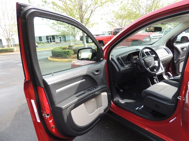 2009 Dodge Journey SXT AWD / Rear DVD / Back-Up Camera/ LOW 52k Miles   - Photo 17 - Portland, OR 97217