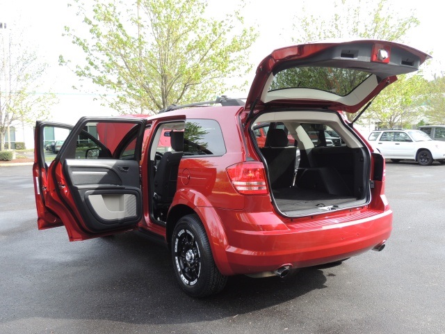 2009 Dodge Journey SXT AWD / Rear DVD / Back-Up Camera/ LOW 52k Miles   - Photo 11 - Portland, OR 97217