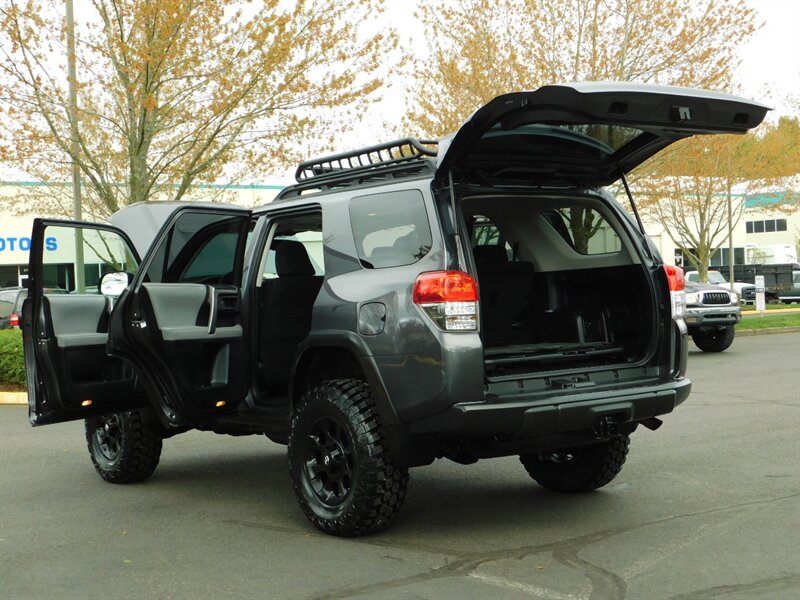 2010 Toyota 4Runner Trail Edition 4X4 / 1-OWNER /CRAWL CONTROL LIFTED   - Photo 33 - Portland, OR 97217