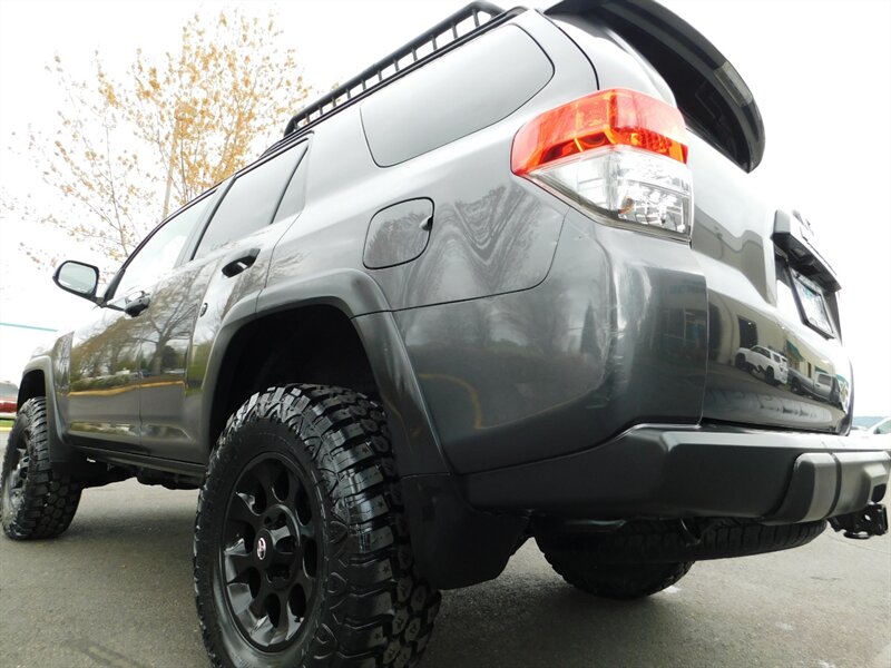 2010 Toyota 4Runner Trail Edition 4X4 / 1-OWNER /CRAWL CONTROL LIFTED   - Photo 11 - Portland, OR 97217