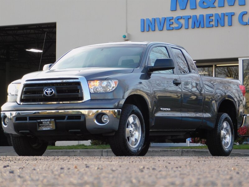 2013 Toyota Tundra DOUBLE CAB 4X4 / V8 / Beautiful Condition / Spray ...