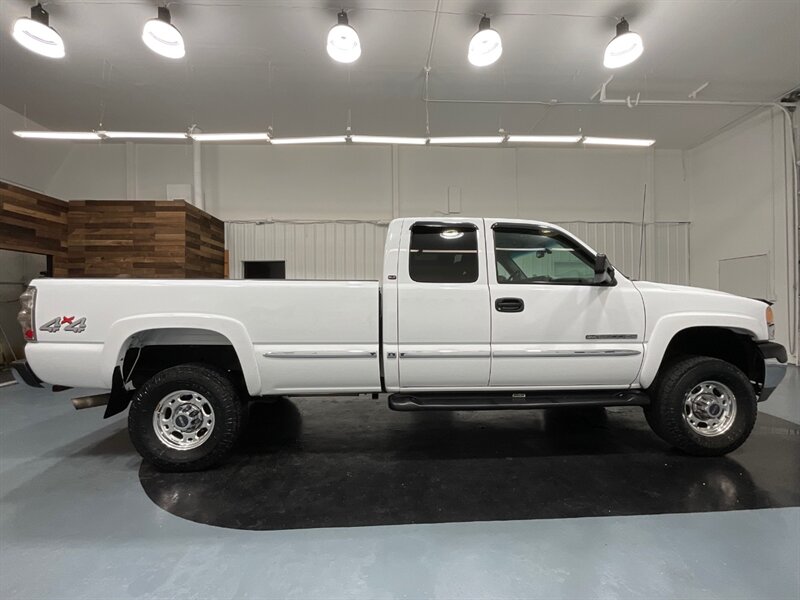 2001 GMC Sierra 2500 SLT 4Dr 4X4 / 8.1L V8 / Leather / 94,000 MILES  / LOCAL TRUCK NO RUST - Photo 4 - Gladstone, OR 97027