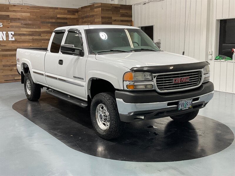 2001 GMC Sierra 2500 SLT 4Dr 4X4 / 8.1L V8 / Leather / 94,000 MILES  / LOCAL TRUCK NO RUST - Photo 2 - Gladstone, OR 97027