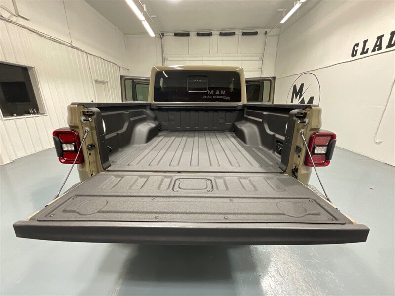 2020 Jeep Gladiator Mojave Pickup 4X4 / 1-OWNER / LIFTED / 31K MILES  / ZERO RUST / LIFTED w. 35 " BF GOODRICH TIRES & ICON WHEELS / Premium Audio Group / Alpine Sound - Photo 10 - Gladstone, OR 97027