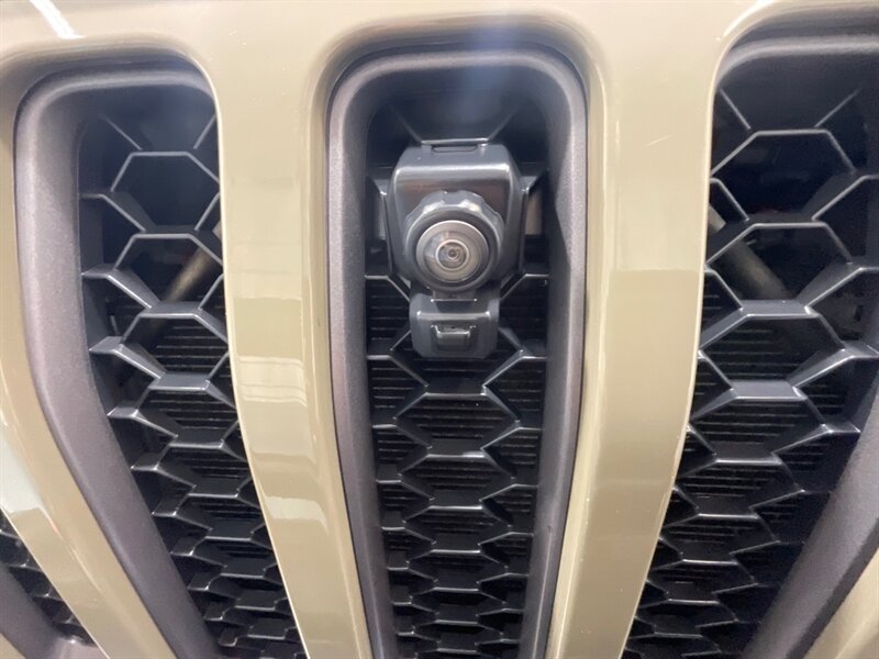 2020 Jeep Gladiator Mojave Pickup 4X4 / 1-OWNER / LIFTED / 31K MILES  / ZERO RUST / LIFTED w. 35 " BF GOODRICH TIRES & ICON WHEELS / Premium Audio Group / Alpine Sound - Photo 37 - Gladstone, OR 97027