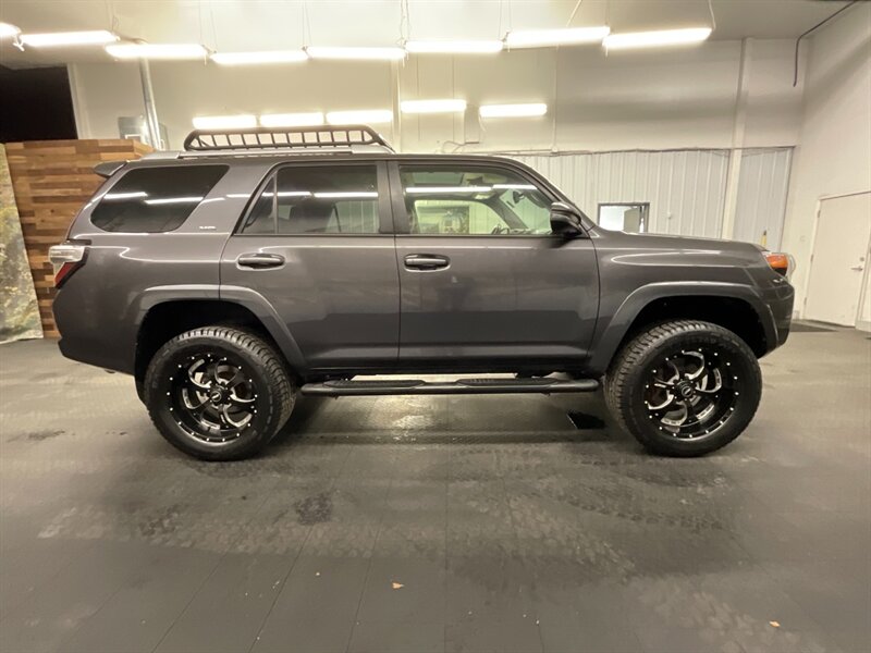 2015 Toyota 4Runner SR5 Premium 4X4 / 3RD ROW SEAT / LIFTED LIFTED   - Photo 4 - Gladstone, OR 97027