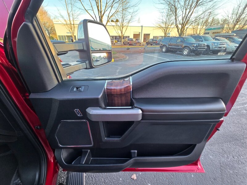 2017 Ford F-150 PLATINUM / 4X4 / PANORAMA ROOF / FULLY LOADED / SUPERCREW CAB / RADAR CRUISE / BLIND SPOT / REAR DIFFERENTIAL LOCKER - Photo 46 - Portland, OR 97217