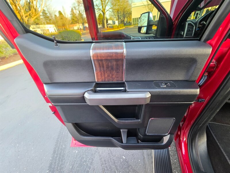2017 Ford F-150 PLATINUM / 4X4 / PANORAMA ROOF / FULLY LOADED / SUPERCREW CAB / RADAR CRUISE / BLIND SPOT / REAR DIFFERENTIAL LOCKER - Photo 47 - Portland, OR 97217