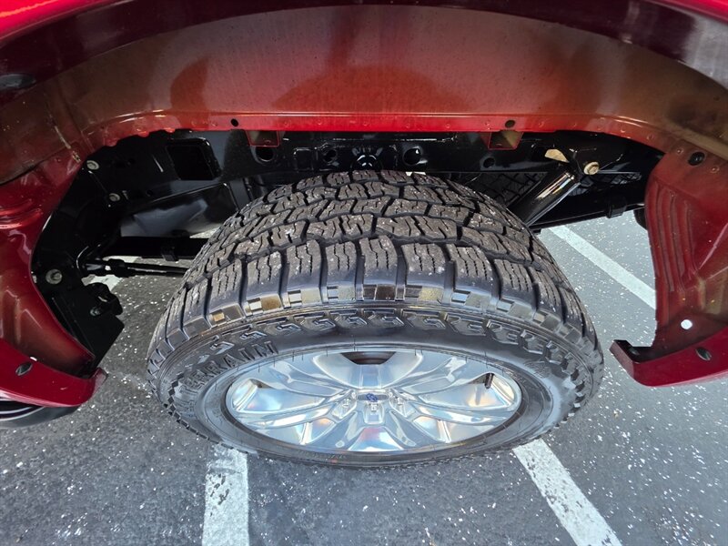 2017 Ford F-150 PLATINUM / 4X4 / PANORAMA ROOF / FULLY LOADED / SUPERCREW CAB / RADAR CRUISE / BLIND SPOT / REAR DIFFERENTIAL LOCKER - Photo 49 - Portland, OR 97217