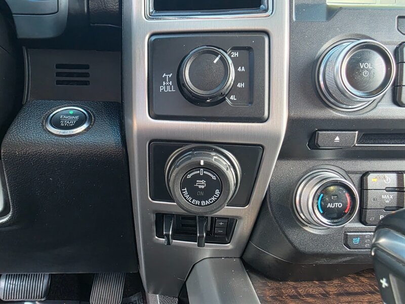 2017 Ford F-150 PLATINUM / 4X4 / PANORAMA ROOF / FULLY LOADED / SUPERCREW CAB / RADAR CRUISE / BLIND SPOT / REAR DIFFERENTIAL LOCKER - Photo 23 - Portland, OR 97217