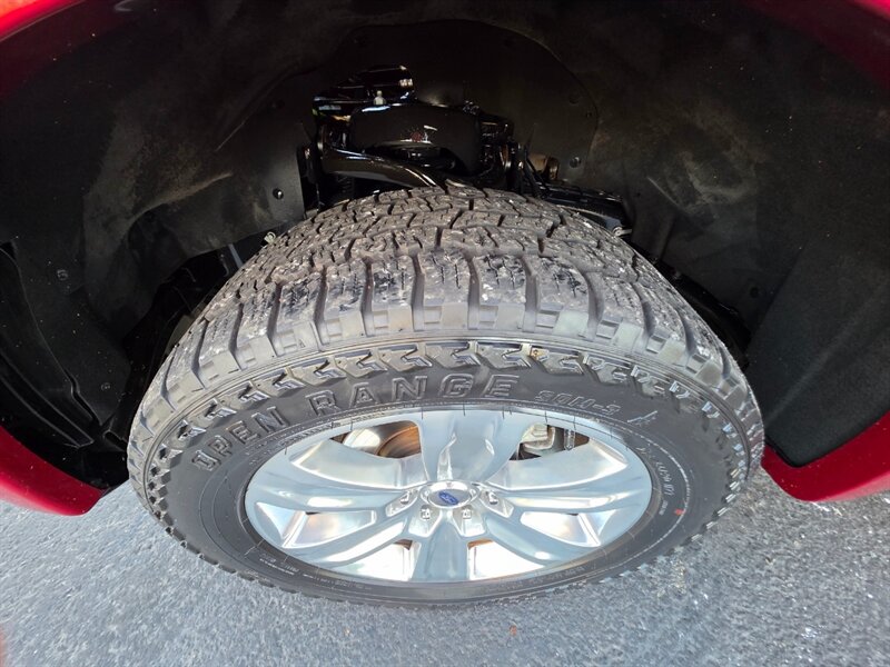 2017 Ford F-150 PLATINUM / 4X4 / PANORAMA ROOF / FULLY LOADED / SUPERCREW CAB / RADAR CRUISE / BLIND SPOT / REAR DIFFERENTIAL LOCKER - Photo 50 - Portland, OR 97217