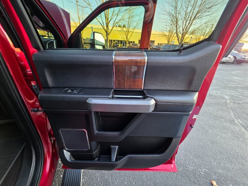 2017 Ford F-150 PLATINUM / 4X4 / PANORAMA ROOF / FULLY LOADED / SUPERCREW CAB / RADAR CRUISE / BLIND SPOT / REAR DIFFERENTIAL LOCKER - Photo 48 - Portland, OR 97217