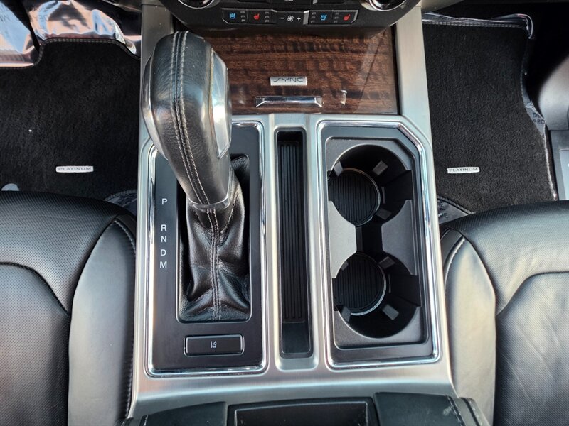 2017 Ford F-150 PLATINUM / 4X4 / PANORAMA ROOF / FULLY LOADED / SUPERCREW CAB / RADAR CRUISE / BLIND SPOT / REAR DIFFERENTIAL LOCKER - Photo 37 - Portland, OR 97217