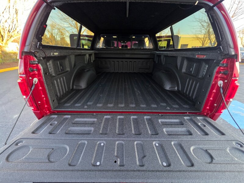 2017 Ford F-150 PLATINUM / 4X4 / PANORAMA ROOF / FULLY LOADED / SUPERCREW CAB / RADAR CRUISE / BLIND SPOT / REAR DIFFERENTIAL LOCKER - Photo 31 - Portland, OR 97217