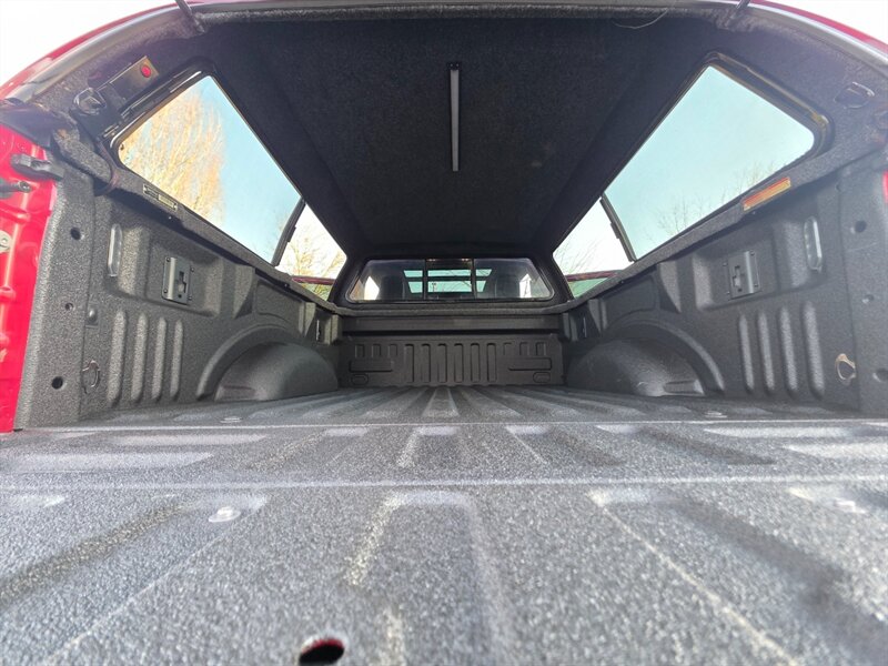 2017 Ford F-150 PLATINUM / 4X4 / PANORAMA ROOF / FULLY LOADED / SUPERCREW CAB / RADAR CRUISE / BLIND SPOT / REAR DIFFERENTIAL LOCKER - Photo 32 - Portland, OR 97217