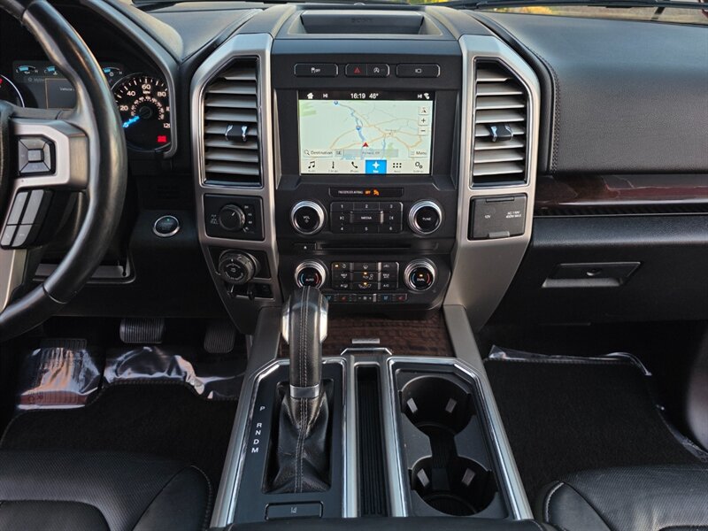 2017 Ford F-150 PLATINUM / 4X4 / PANORAMA ROOF / FULLY LOADED / SUPERCREW CAB / RADAR CRUISE / BLIND SPOT / REAR DIFFERENTIAL LOCKER - Photo 18 - Portland, OR 97217