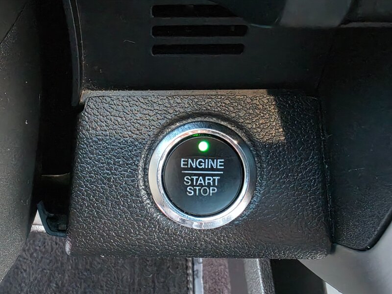 2017 Ford F-150 PLATINUM / 4X4 / PANORAMA ROOF / FULLY LOADED / SUPERCREW CAB / RADAR CRUISE / BLIND SPOT / REAR DIFFERENTIAL LOCKER - Photo 36 - Portland, OR 97217