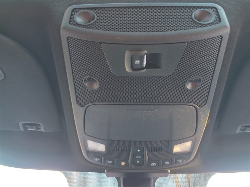 2017 Ford F-150 PLATINUM / 4X4 / PANORAMA ROOF / FULLY LOADED / SUPERCREW CAB / RADAR CRUISE / BLIND SPOT / REAR DIFFERENTIAL LOCKER - Photo 40 - Portland, OR 97217