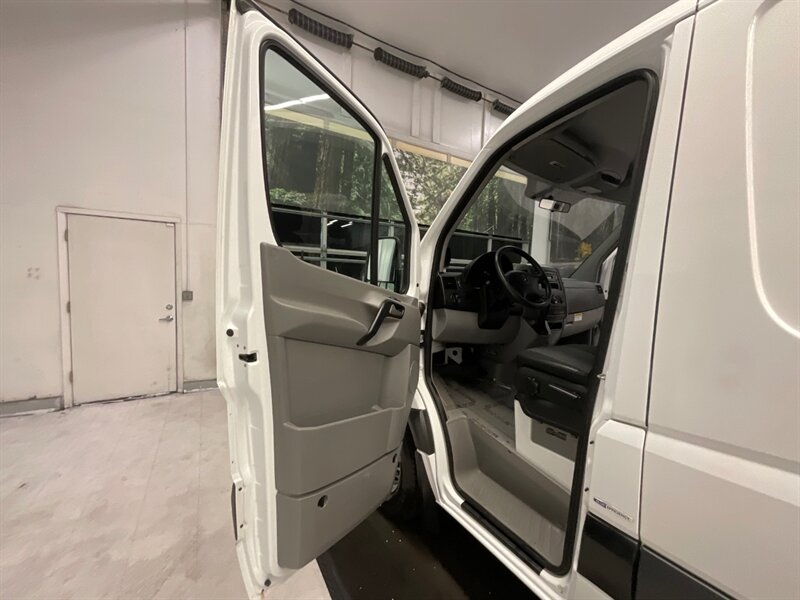 2012 Mercedes-Benz Sprinter 2500 CARGO VAN / 3.0L V6 DIESEL / Backup Camera  / STANDARD ROOF w. 144 " WB / 130,000 MILES - Photo 28 - Gladstone, OR 97027