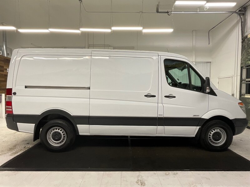 2012 Mercedes-Benz Sprinter 2500 CARGO VAN / 3.0L V6 DIESEL / Backup Camera  / STANDARD ROOF w. 144 " WB / 130,000 MILES - Photo 4 - Gladstone, OR 97027