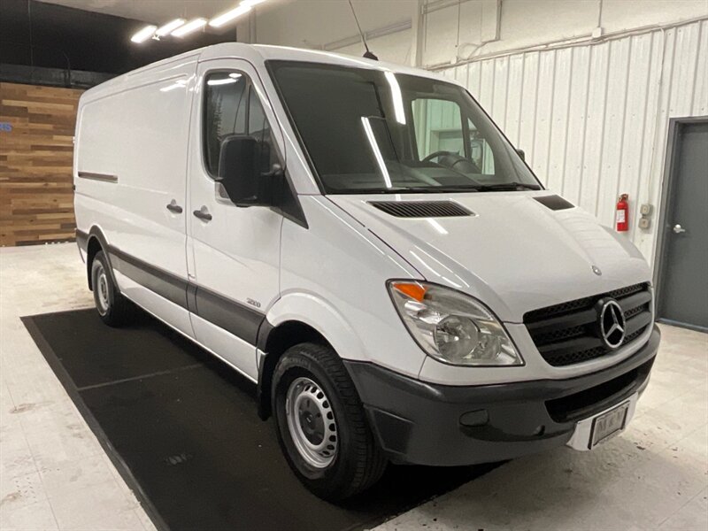 2012 Mercedes-Benz Sprinter 2500 CARGO VAN / 3.0L V6 DIESEL / Backup Camera  / STANDARD ROOF w. 144 " WB / 130,000 MILES - Photo 2 - Gladstone, OR 97027