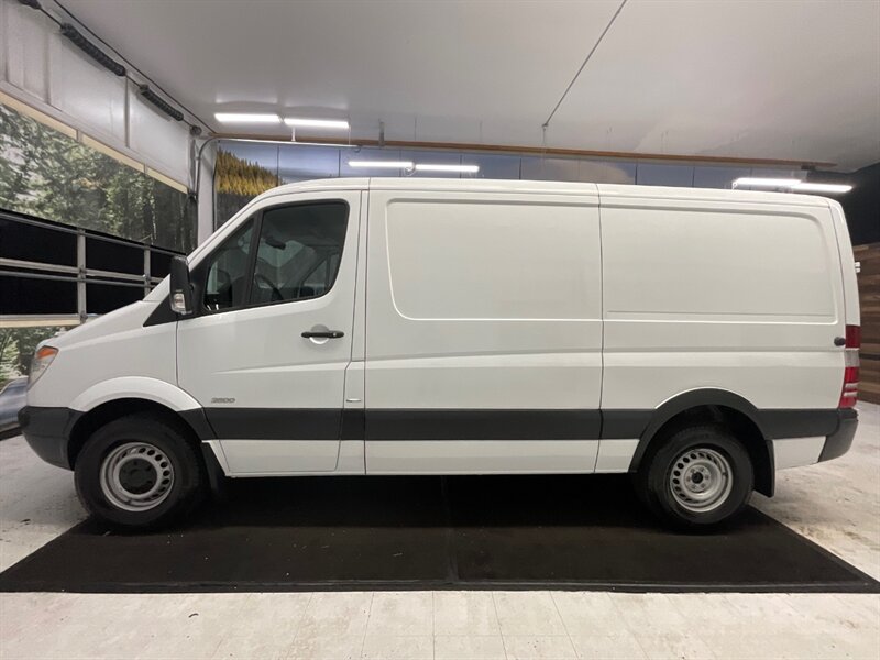 2012 Mercedes-Benz Sprinter 2500 CARGO VAN / 3.0L V6 DIESEL / Backup Camera  / STANDARD ROOF w. 144 " WB / 130,000 MILES - Photo 3 - Gladstone, OR 97027