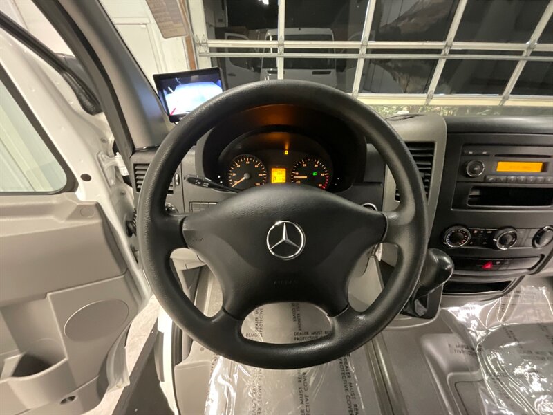 2012 Mercedes-Benz Sprinter 2500 CARGO VAN / 3.0L V6 DIESEL / Backup Camera  / STANDARD ROOF w. 144 " WB / 130,000 MILES - Photo 30 - Gladstone, OR 97027