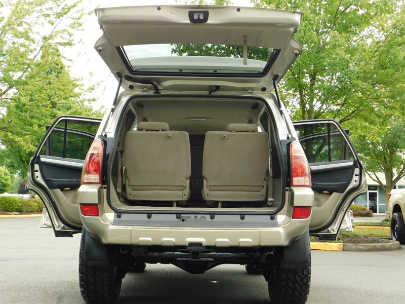 2004 Toyota 4Runner SR5 4X4 / V8 / 3RD ROW SEAT / DIFF LOCK / LIFTED   - Photo 21 - Portland, OR 97217