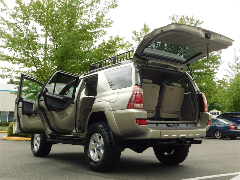 2004 Toyota 4Runner SR5 4X4 / V8 / 3RD ROW SEAT / DIFF LOCK / LIFTED   - Photo 25 - Portland, OR 97217