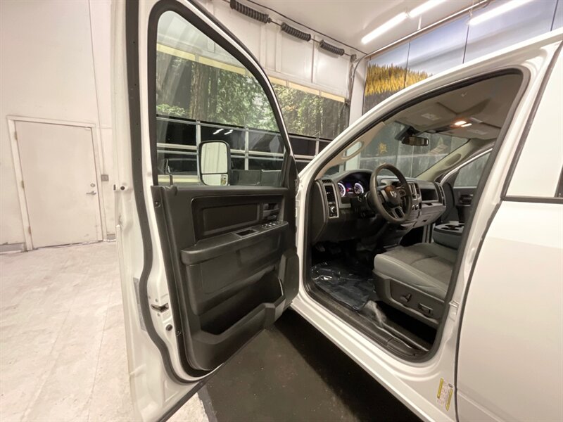 2019 RAM 1500 Tradesman Crew Cab 4X4 / 5.7L V8 / Backup Camera  / 8-Speed Transmission - Photo 36 - Gladstone, OR 97027