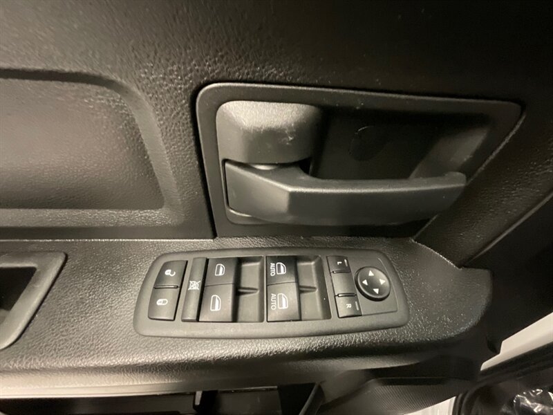 2019 RAM 1500 Tradesman Crew Cab 4X4 / 5.7L V8 / Backup Camera  / 8-Speed Transmission - Photo 43 - Gladstone, OR 97027