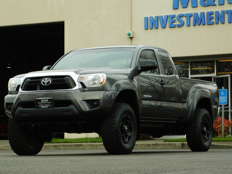 2013 Toyota Tacoma SR5 4Dr 4Cyl / 4X4 / 5-SPEED / LIFTED / LOW MILES