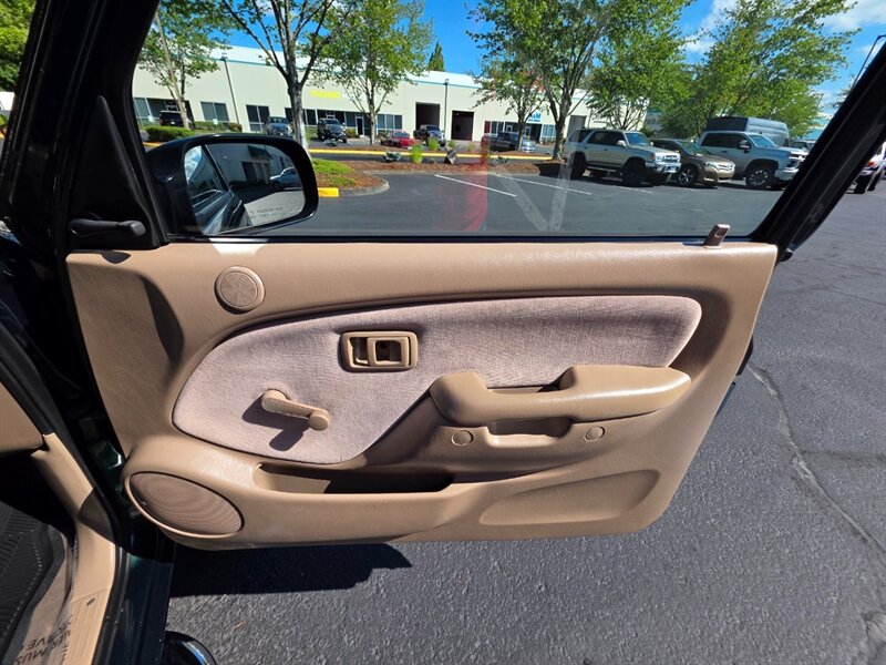 2002 Toyota Tacoma SINGLE CAB 4-CYL 2.7L / 4X4 / 5-SPEED / 1-OWNER / MANUAL TRANSMISSION / 169K MILES / NO RUST / IMMACULATE - Photo 31 - Portland, OR 97217