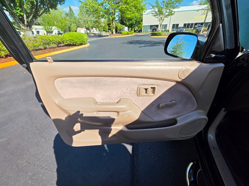2002 Toyota Tacoma SINGLE CAB 4-CYL 2.7L / 4X4 / 5-SPEED / 1-OWNER / MANUAL TRANSMISSION / 169K MILES / NO RUST / IMMACULATE - Photo 30 - Portland, OR 97217