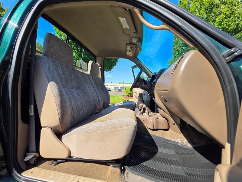 2002 Toyota Tacoma SINGLE CAB 4-CYL 2.7L / 4X4 / 5-SPEED / 1-OWNER / MANUAL TRANSMISSION / 169K MILES / NO RUST / IMMACULATE - Photo 12 - Portland, OR 97217