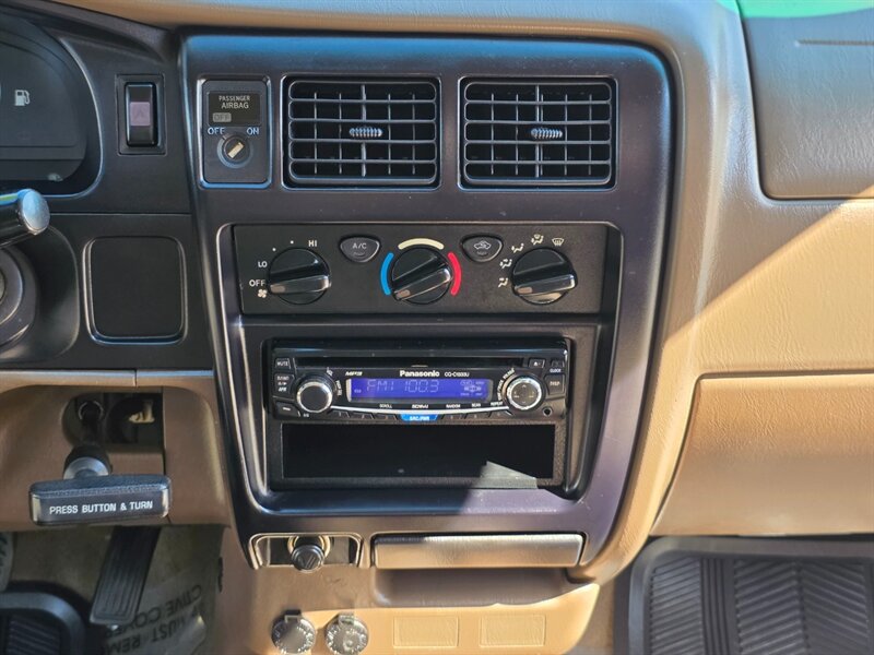 2002 Toyota Tacoma SINGLE CAB 4-CYL 2.7L / 4X4 / 5-SPEED / 1-OWNER / MANUAL TRANSMISSION / 169K MILES / NO RUST / IMMACULATE - Photo 14 - Portland, OR 97217