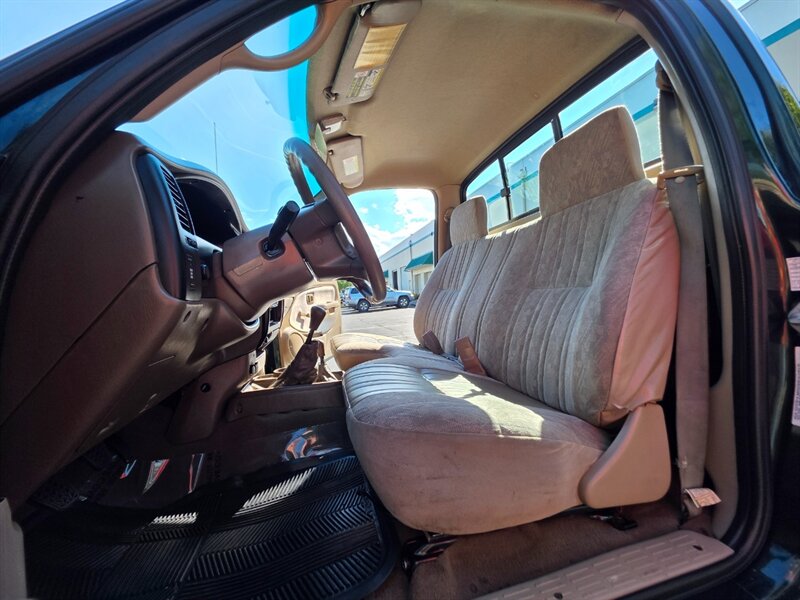 2002 Toyota Tacoma SINGLE CAB 4-CYL 2.7L / 4X4 / 5-SPEED / 1-OWNER / MANUAL TRANSMISSION / 169K MILES / NO RUST / IMMACULATE - Photo 11 - Portland, OR 97217
